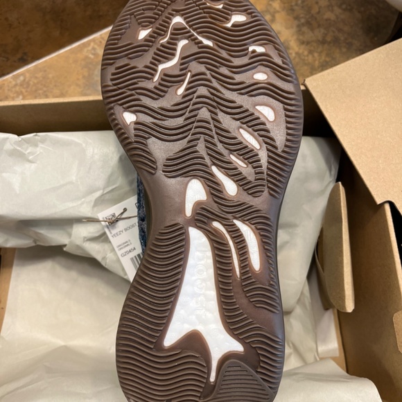 Yeezy Boost 380 - Picture 6 of 7